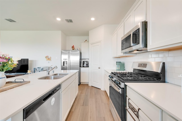 968 Manuel Dr, Fate, TX 75087 - kitchen featuring stainless steel appliances, a sink, light wood-style floors, light countertops, and recessed lighting