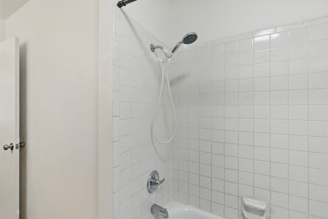 805 S Rusk St, Weatherford, TX 76086 - bathroom featuring shower / bathtub combination