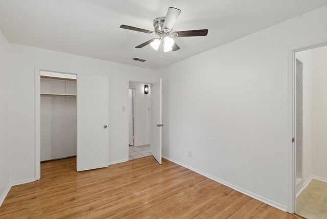 805 S Rusk St, Weatherford, TX 76086 - unfurnished bedroom with light wood-style floors, baseboards, a closet, and ceiling fan