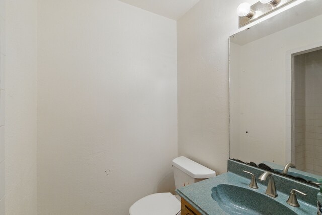 805 S Rusk St, Weatherford, TX 76086 - half bath with vanity and toilet
