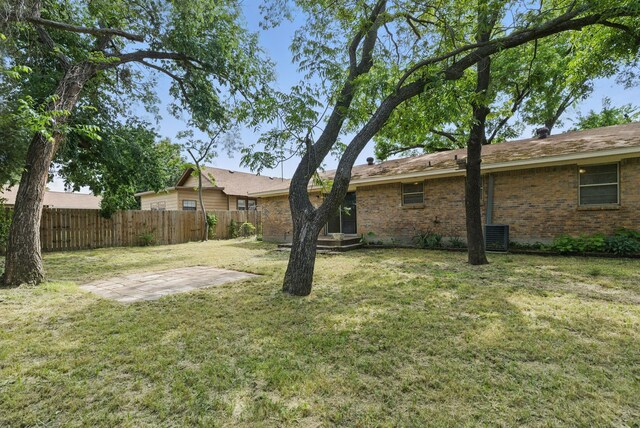 805 S Rusk St, Weatherford, TX 76086 - view of yard featuring cooling unit