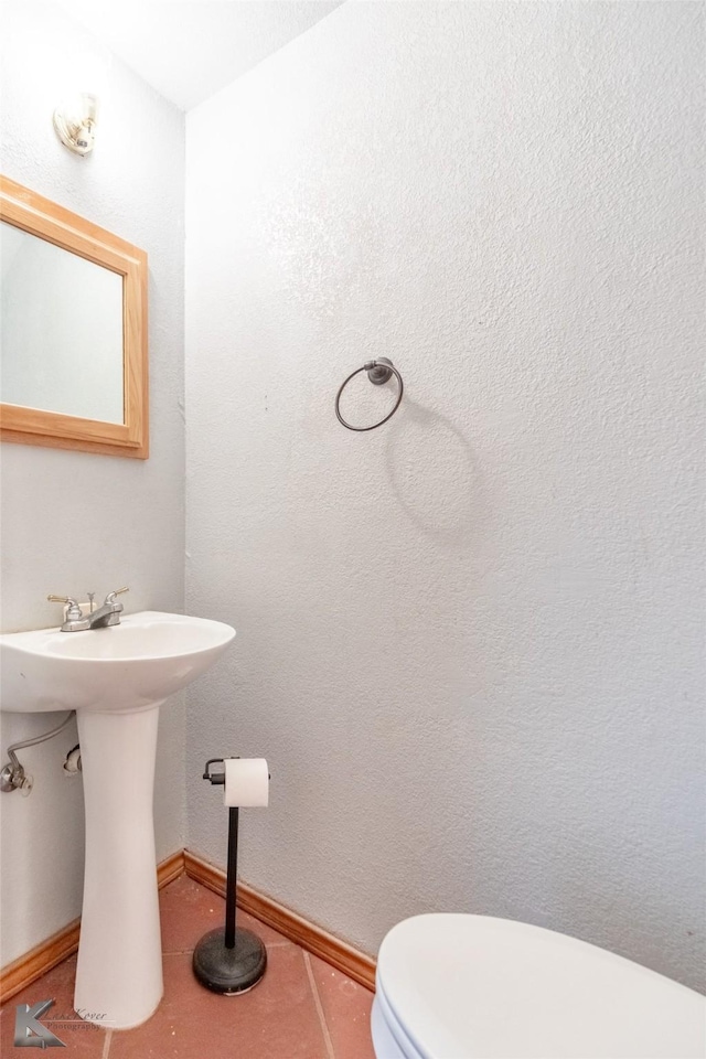 3017 County Road 154, Tuscola, TX 79562 - bathroom featuring toilet, a sink, and baseboards