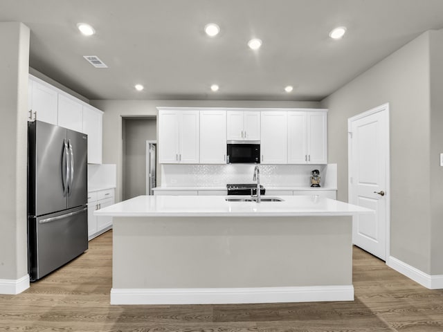 9100 Cacti Ct, Fort Worth, TX 76036 - kitchen featuring stainless steel appliances, a sink, an island with sink, light countertops, and tasteful backsplash