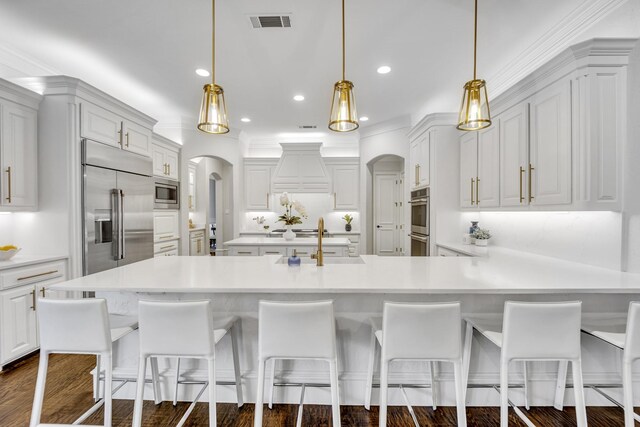7209 Braemar Ter, Colleyville, TX 76034 - kitchen with built in appliances, arched walkways, a sink, light countertops, and a peninsula