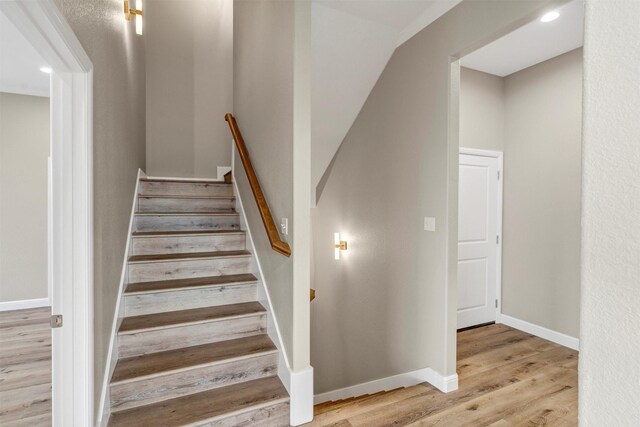 5128 Country Club Dr, Granbury, TX 76049 - stairway featuring wood finished floors, recessed lighting, and baseboards
