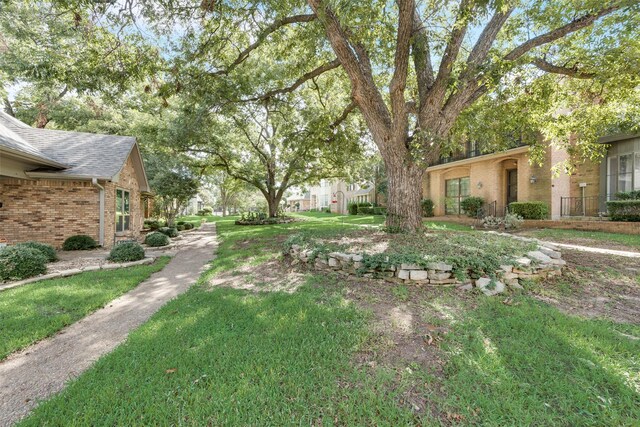 1412 Hyde Park Ln, Arlington, TX 76015 - view of grassy yard