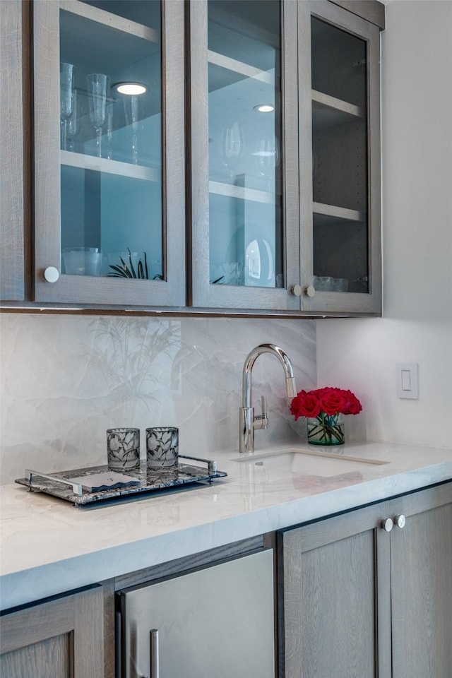 2828 Hood St Unit 1303, Dallas, TX 75219 - bar area with decorative backsplash and a sink