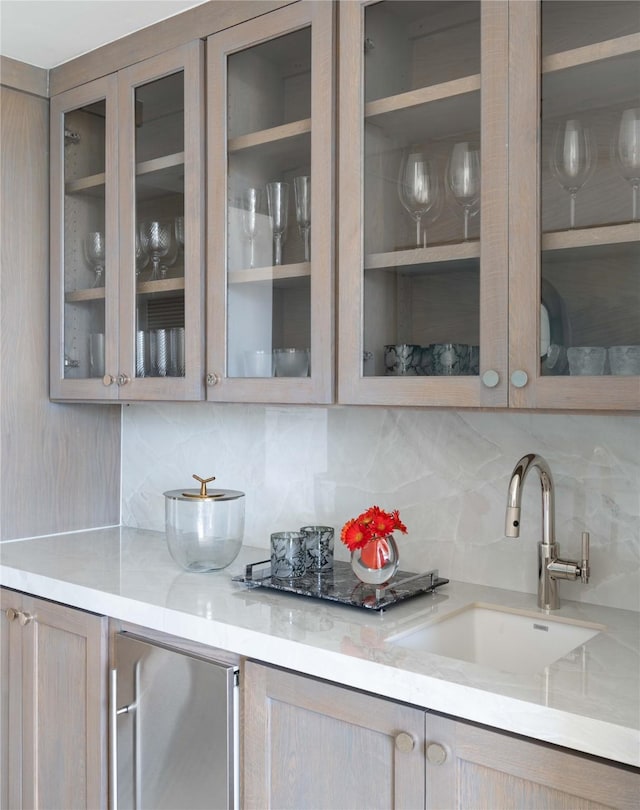 2828 Hood St Unit 1303, Dallas, TX 75219 - bar area with a sink, refrigerator, and tasteful backsplash