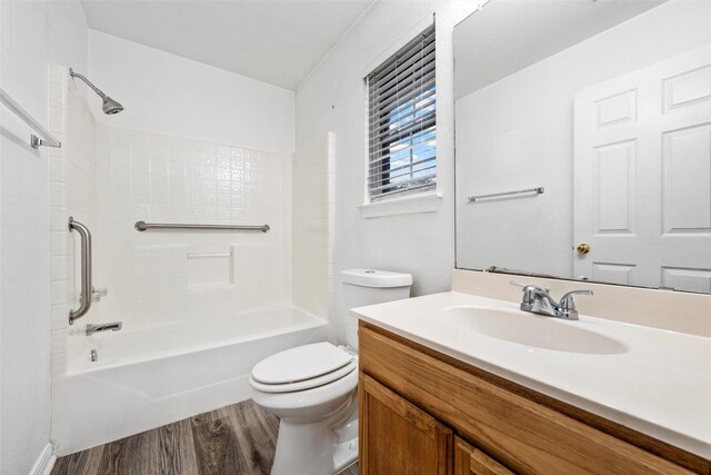 600 Calumet St, Waco, TX 76704 - full bathroom featuring wood finished floors, tub / shower combination, toilet, and vanity