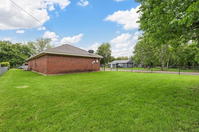 600 Calumet St, Waco, TX 76704 - view of yard with a carport
