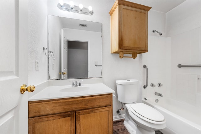 600 Calumet St, Waco, TX 76704 - bathroom with toilet, vanity, bathtub / shower combination, and wood finished floors
