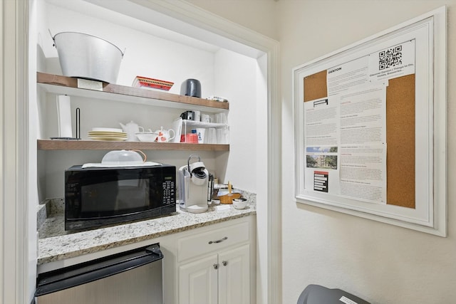 3833 Montecito Dr, Denton, TX 76205 - bar area with black microwave and dishwashing machine