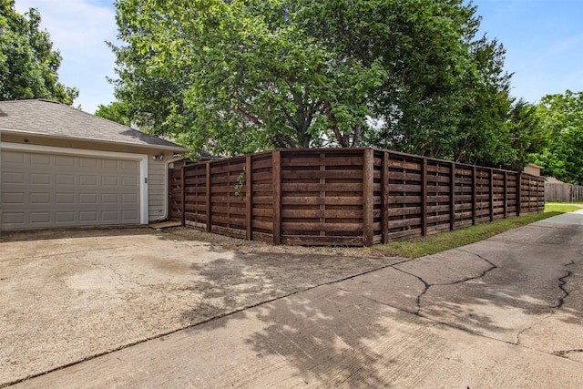 3330 Creekbend Dr, Garland, TX 75044 - view of garage