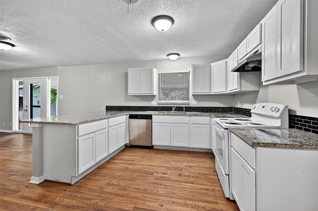 1306 Blanton Pl, Sherman, TX 75092 - kitchen featuring dishwasher, white electric range, a peninsula, under cabinet range hood, and wood finished floors