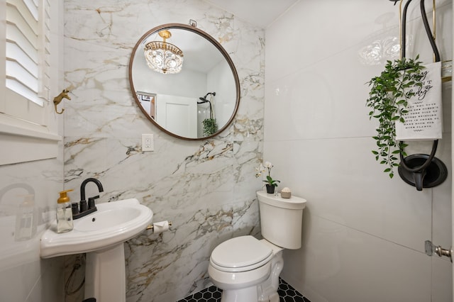 2307 5th Ave, Fort Worth, TX 76110 - half bathroom featuring tile walls, toilet, and a chandelier