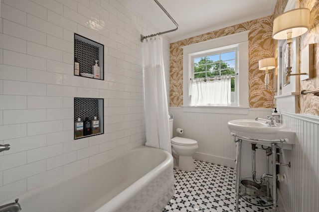 2307 5th Ave, Fort Worth, TX 76110 - full bath with wainscoting, wallpapered walls, toilet, shower / bath combo, and tile patterned floors