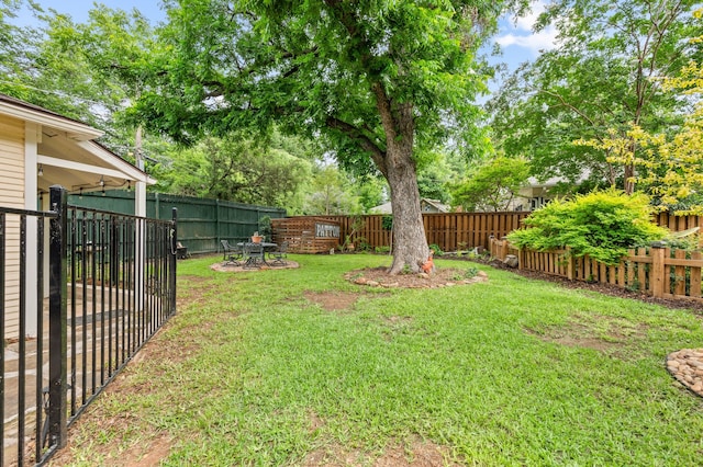 2307 5th Ave, Fort Worth, TX 76110 - view of yard with view of scattered trees