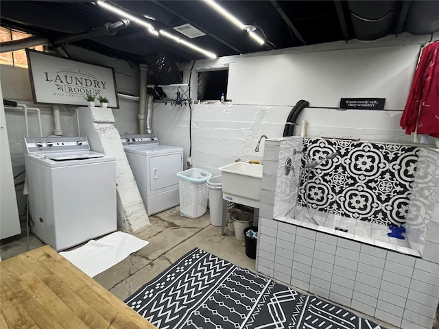 2307 5th Ave, Fort Worth, TX 76110 - laundry room featuring washing machine and dryer