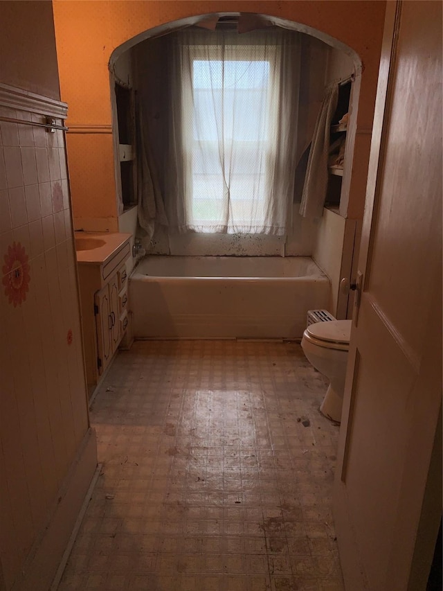 1602 Mitchell Ave, Waco, TX 76708 - bathroom with tile patterned floors, toilet, a tub, and vanity