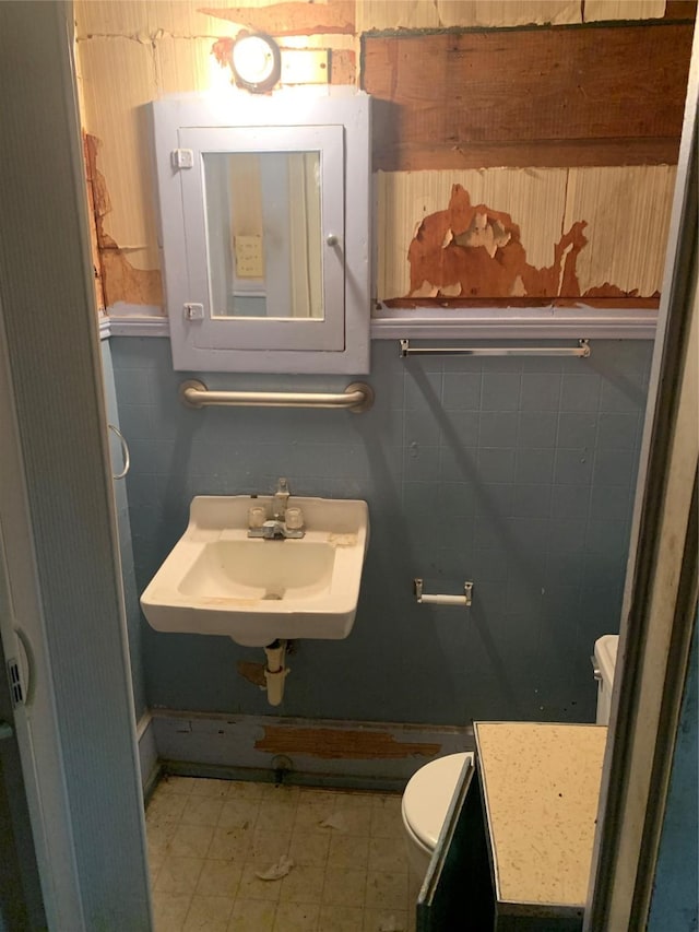 1602 Mitchell Ave, Waco, TX 76708 - half bath with toilet and a sink
