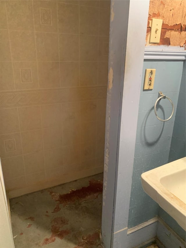 1602 Mitchell Ave, Waco, TX 76708 - bathroom featuring unfinished concrete flooring and a sink