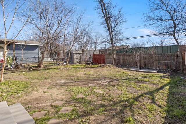 717 W Boyce Ave, Fort Worth, TX 76115 - view of yard