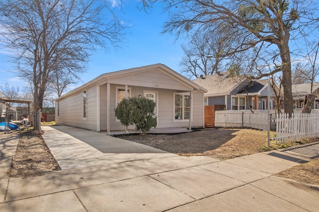 717 W Boyce Ave, Fort Worth, TX 76115 - view of front of home featuring concrete driveway