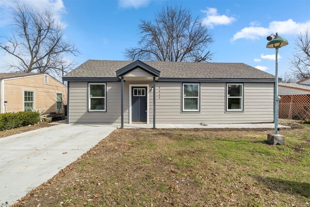 4925 Mccart Ave, Fort Worth, TX 76115 - ranch-style home featuring roof with shingles and concrete driveway