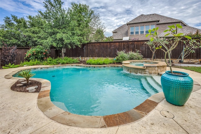 5014 Toledo Bend Dr, Frisco, TX 75033 - view of swimming pool with a fenced backyard and a pool with connected hot tub