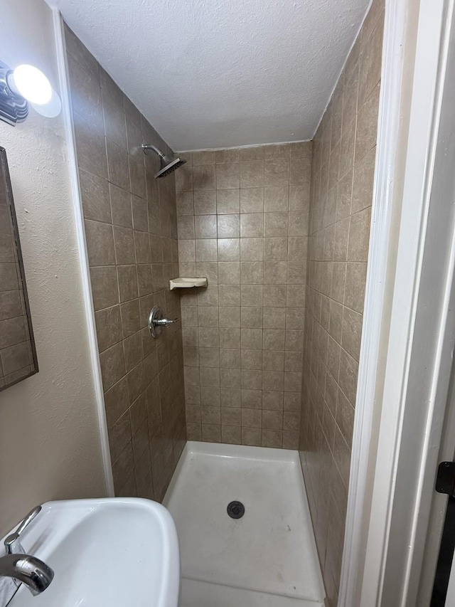 602 Pierson St, Lancaster, TX 75146 - bathroom with a shower stall, a sink, and a textured ceiling