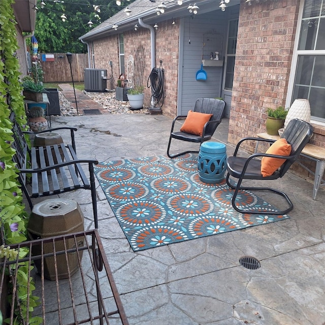 816 Claycourt Cir, Fort Worth, TX 76120 - view of patio featuring central AC unit