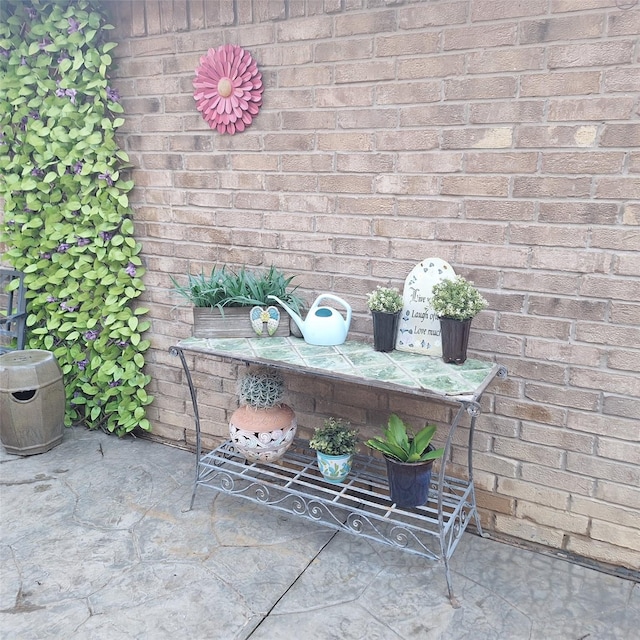 816 Claycourt Cir, Fort Worth, TX 76120 - view of patio / terrace