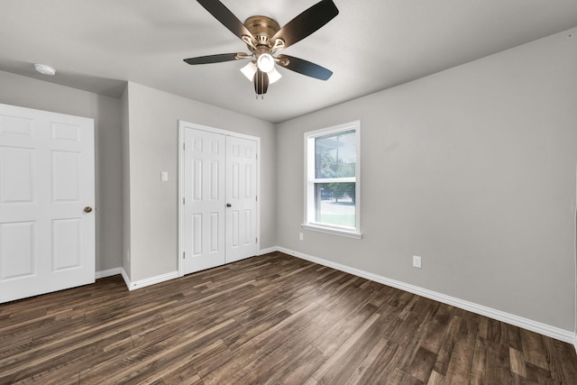 209 NE 6th Ave, Mineral Wells, TX 76067 - unfurnished bedroom featuring dark wood-style flooring, baseboards, a closet, and ceiling fan