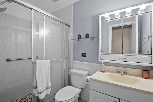 31 W Townhouse Ln Unit 20, Grand Prairie, TX 75052 - full bath with toilet, vanity, a shower stall, and wainscoting