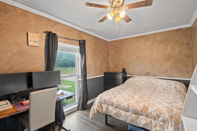 31 W Townhouse Ln Unit 20, Grand Prairie, TX 75052 - bedroom with a textured ceiling, wood finished floors, ornamental molding, a desk, and a textured wall