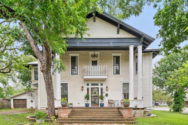100 Corsicana St, Hillsboro, TX 76645 - view of front of property featuring a balcony and a front yard