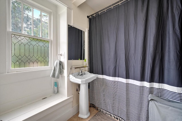 100 Corsicana St, Hillsboro, TX 76645 - full bathroom with a shower with curtain