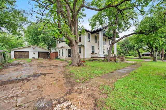 100 Corsicana St, Hillsboro, TX 76645 - view of front facade featuring an outbuilding and a garage