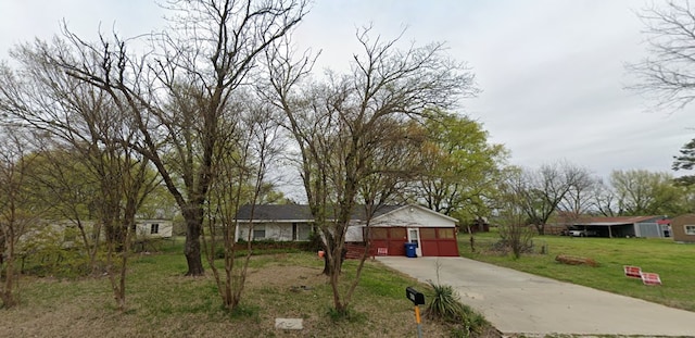 401 Frisco St, Cumby, TX 75433 - single story home with driveway and a front yard