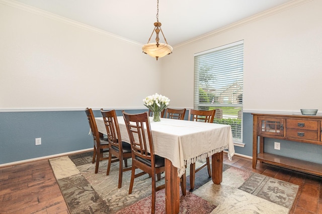 2916 Woods Dr, Plano, TX 75025 - dining room featuring wood finished floors, crown molding, and baseboards