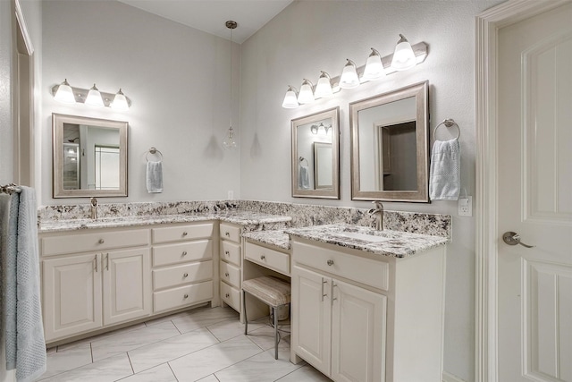 1017 Thistle Hill Trl, Weatherford, TX 76087 - bathroom with double vanity