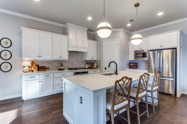 712 Tallgrass Dr, Aledo, TX 76008 - kitchen with stainless steel appliances, a sink, a kitchen bar, a kitchen island with sink, and ornamental molding