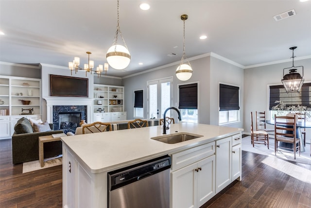 712 Tallgrass Dr, Aledo, TX 76008 - kitchen with stainless steel dishwasher, a sink, a chandelier, dark wood-style floors, and ornamental molding