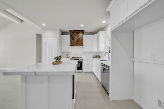 498 Cumberland Trl, Bridgeport, TX 76458 - kitchen with appliances with stainless steel finishes, a sink, recessed lighting, light stone countertops, and a kitchen island