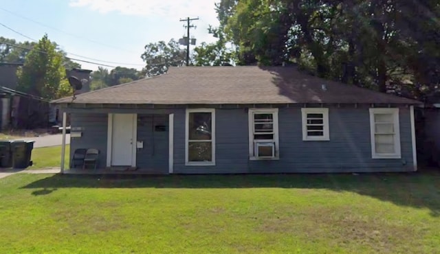 2503 Malcolm St, Shreveport, LA 71108 - view of front of property with a front yard