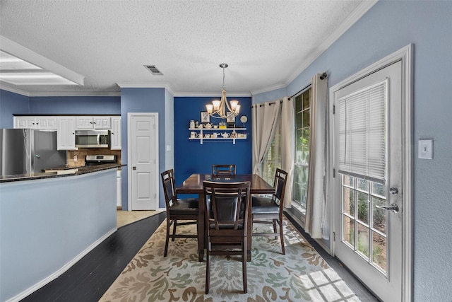 7421 Buckskin Ct, Fort Worth, TX 76137 - dining space featuring a chandelier, a textured ceiling, light wood-style flooring, crown molding, and baseboards