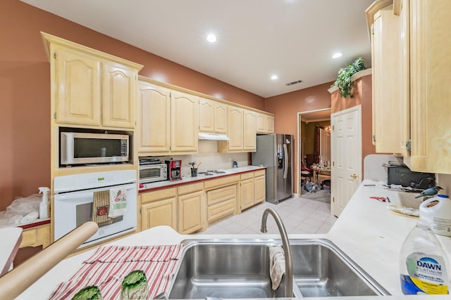 8300 Red Rose Trl, North Richland Hills, TX 76182 - kitchen featuring stainless steel appliances, a sink, light brown cabinetry, light countertops, and recessed lighting