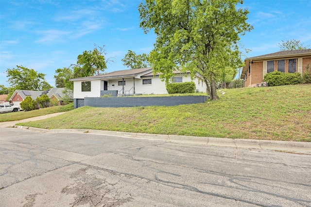 7401 Trimble Dr, Fort Worth, TX 76134 - ranch-style house with a front yard