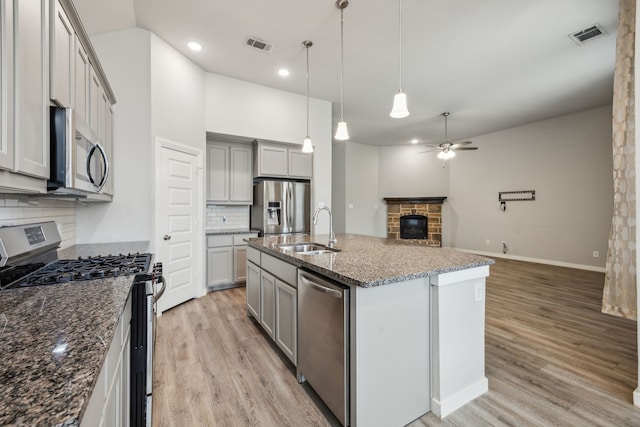 1529 Calcot Ln, Forney, TX 75126 - kitchen with stainless steel appliances, a sink, gray cabinetry, ceiling fan, and recessed lighting