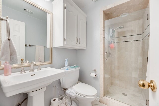 2805 Pine View Dr, Grapevine, TX 76051 - full bath featuring toilet, a shower stall, and a sink
